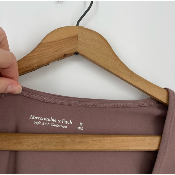 Abercrombie & Fitch Soft AF Scoop Neck Bodysuit in Mauve Size M - Picture 7 of 8